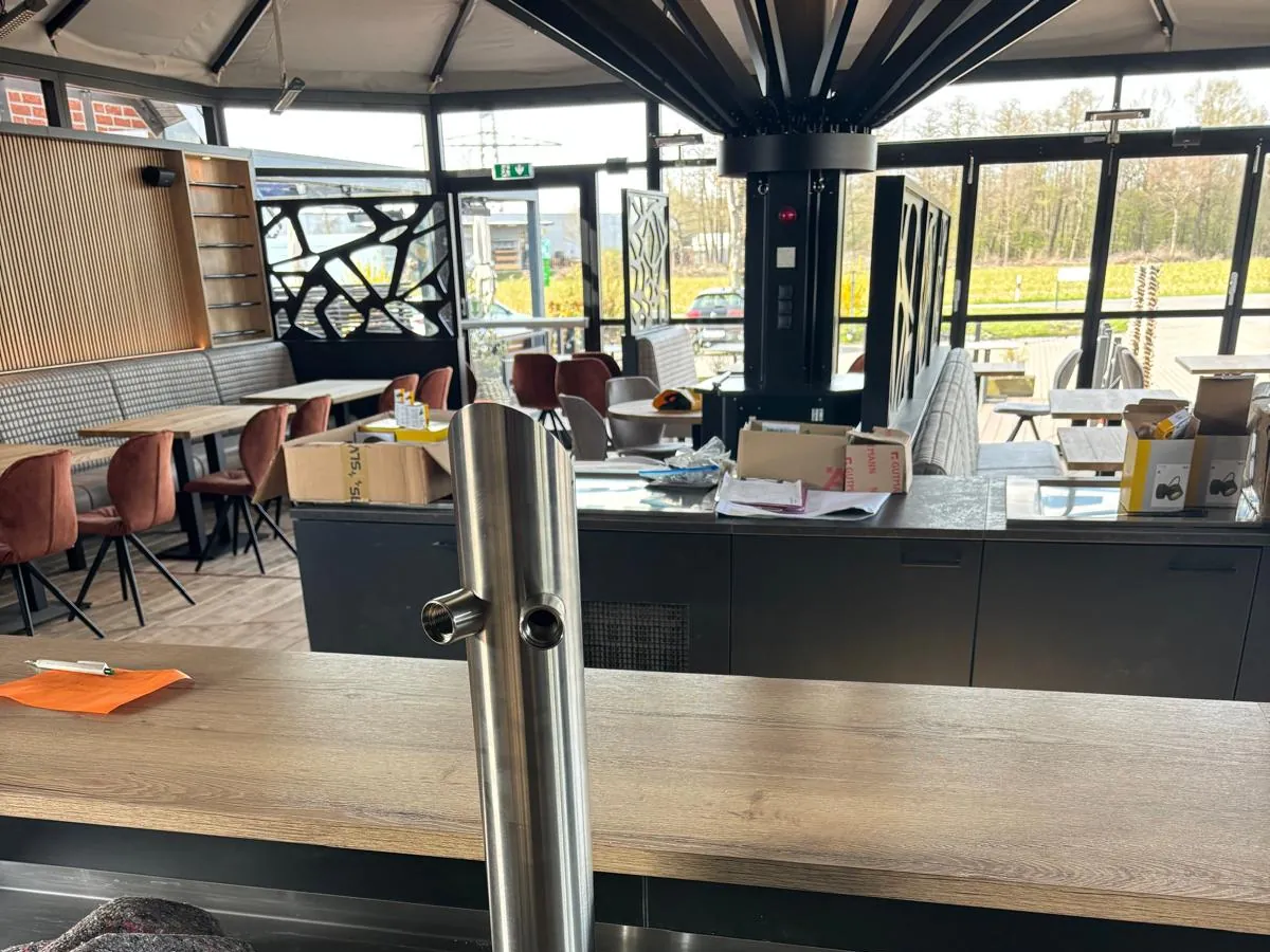Neu installierte Zapfanlage in einem Gastronomie-Pavillon – fachgerechte Montage durch K&S